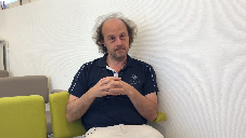 Vous avez contribué à la publication d'un rapport sur les établissements apprenants, qui fait référence aujourd'hui, pouvez-vous repréciser l'enjeu de ce concept ?