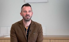 Jouer à l'école en famille pour créer du lien enfants-parents-enseignants