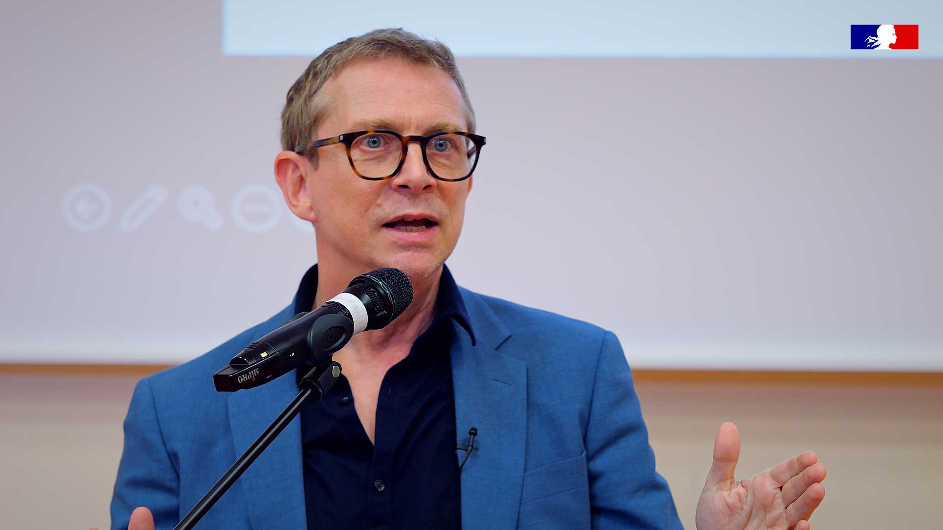 Esprit critique et complotisme